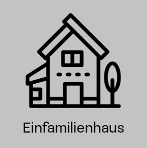 Ein stilisiertes Symbol eines Einfamilienhauses mit einem Dach, Fenstern, einer Tür und einem Baum daneben.